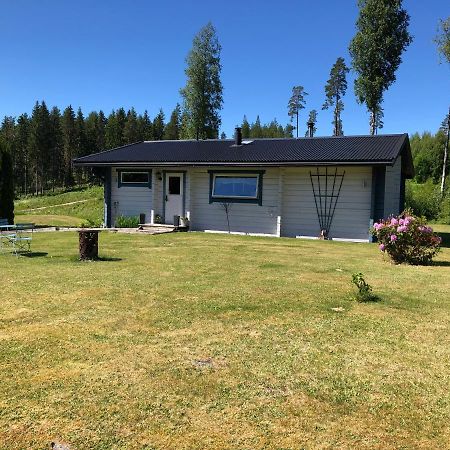 Mysig Timmerstuga Med Braskamin Naera Hovfjaellet Torsby Exterior photo