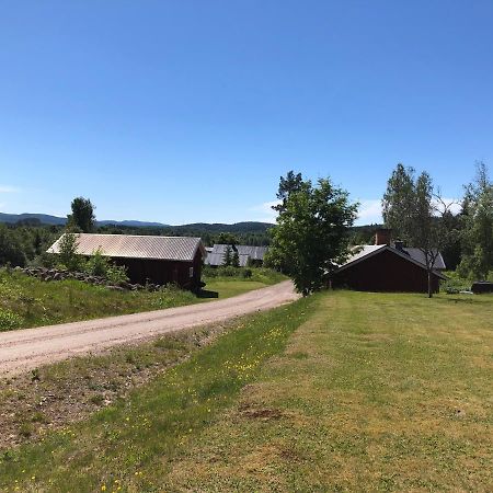 Mysig Timmerstuga Med Braskamin Naera Hovfjaellet Torsby Exterior photo