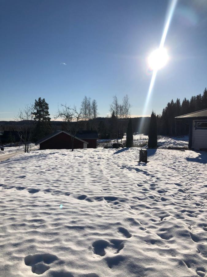 Mysig Timmerstuga Med Braskamin Naera Hovfjaellet Torsby Exterior photo