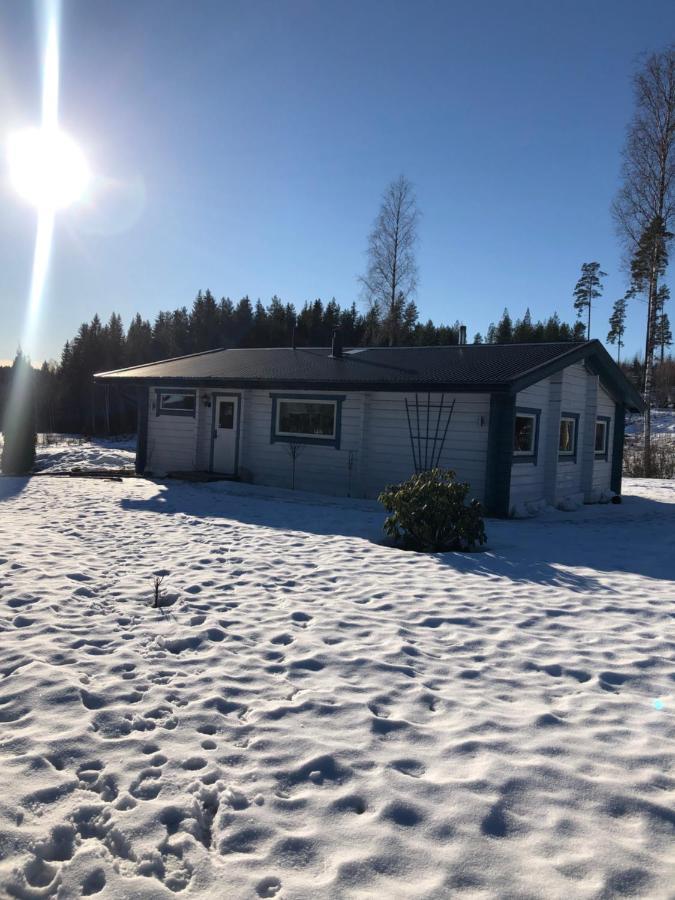 Mysig Timmerstuga Med Braskamin Naera Hovfjaellet Torsby Exterior photo