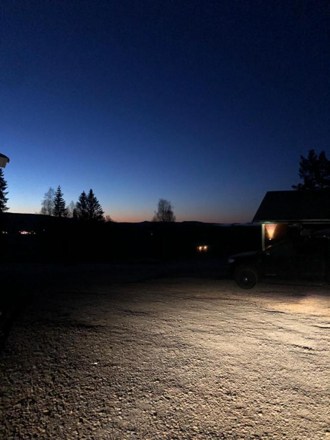 Mysig Timmerstuga Med Braskamin Naera Hovfjaellet Torsby Exterior photo